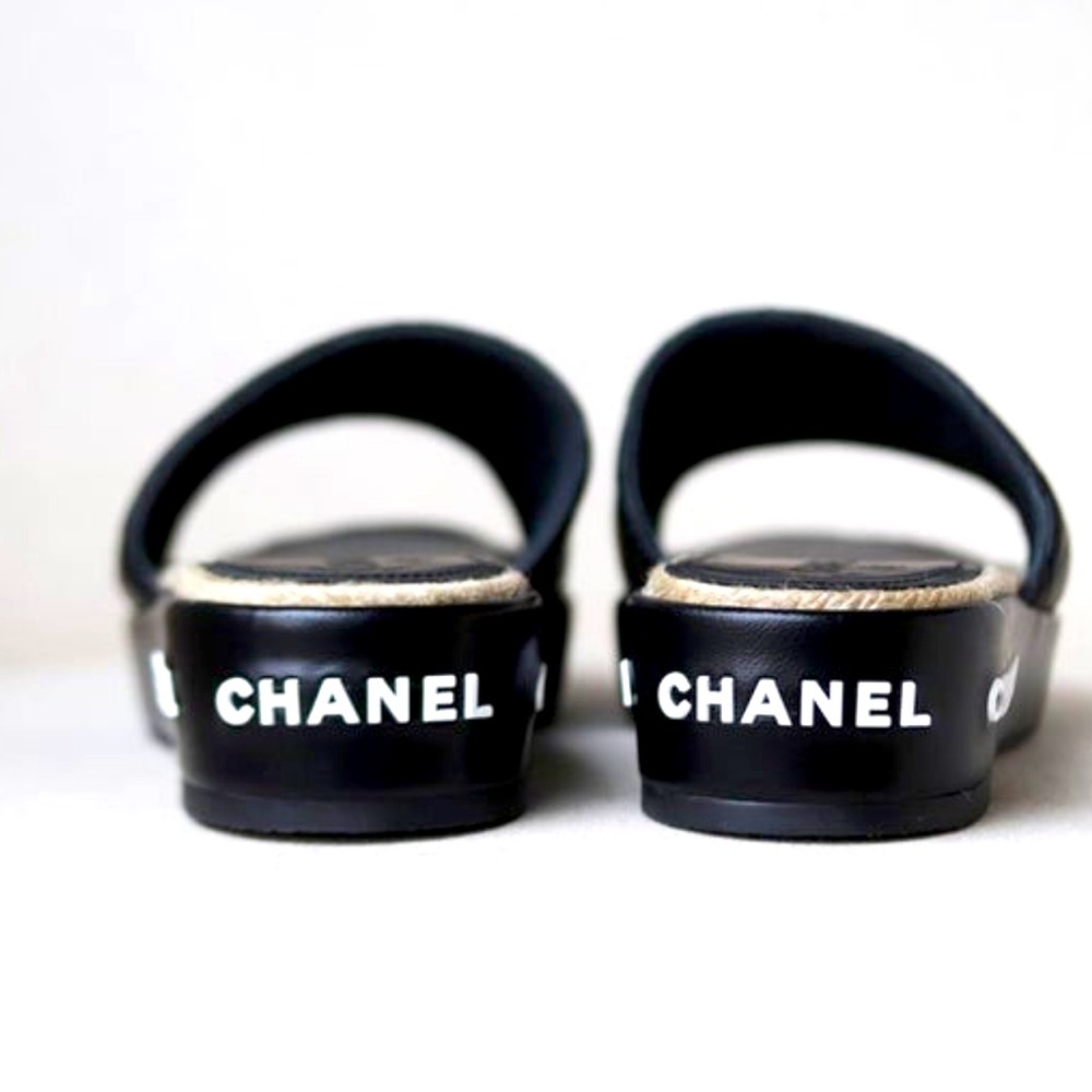 CHANEL Quilted leather CC Interlocking Sandals Slides Mules Sz 38